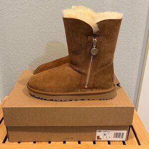UGG Tan Chestnut Women Bailey Zip Short Boot New in Box